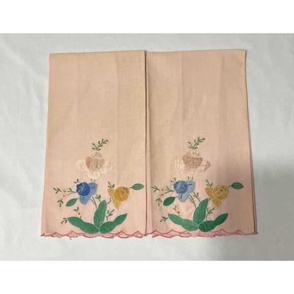 2 Vintage handmade floral scalloped edge table linen Farmhouse Spring Easter LN - Picture 1 of 4